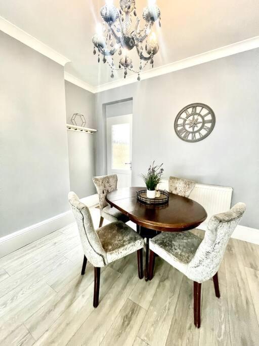 Spacious Modern Victorian House In Rochester Wainscot Exteriér fotografie